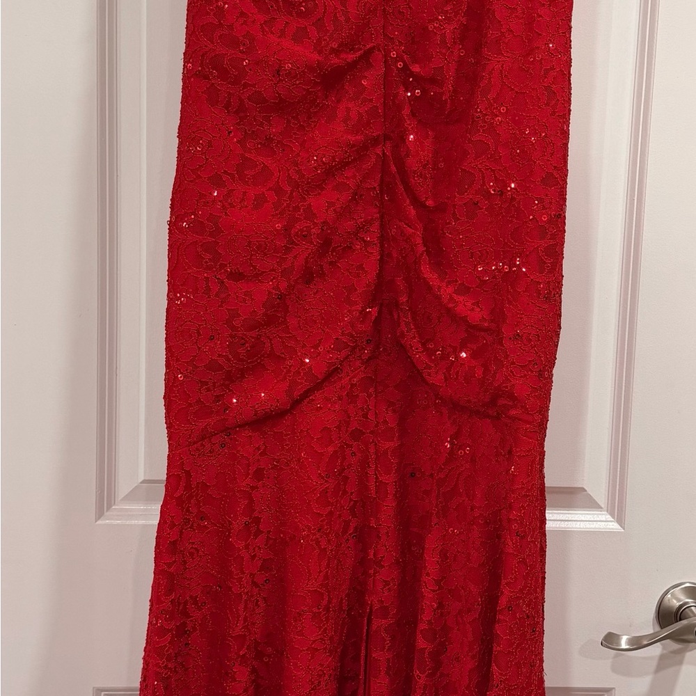 Elegant Red Lace Evening Dress